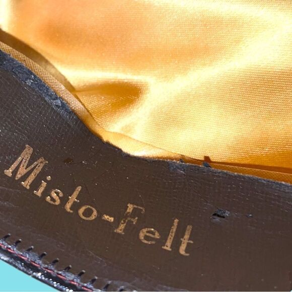 Vintage bronco brand camel colored fedora. Unisex